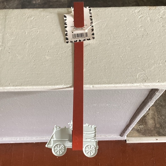 NWT- Fall Farmhouse- Metal- Hello Fall- Red Wagon & Pumpkins Wreath Hanger 🌻🍁 - Picture 9 of 16